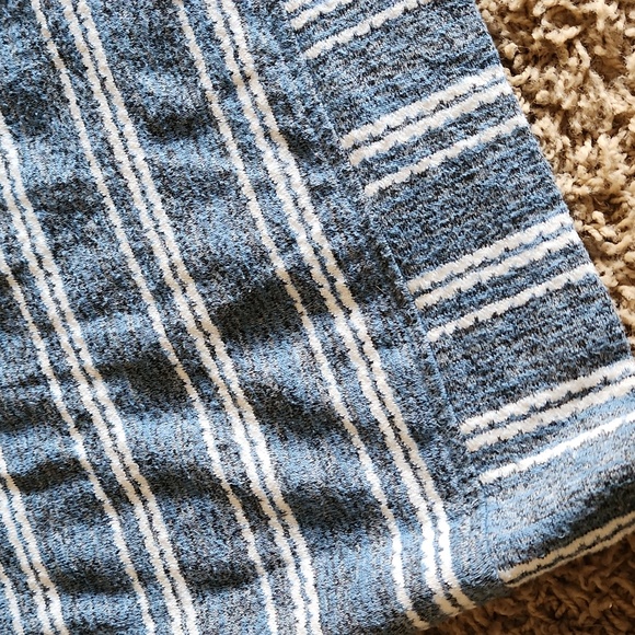 Chico's womans size 1 blue and white stripe casual shirt - Picture 5 of 7